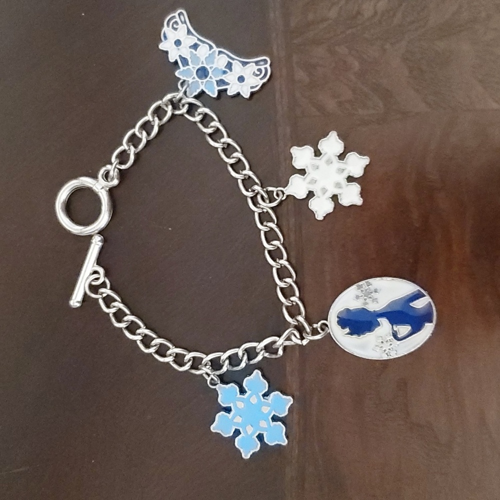 Little girl's princess bracelet
